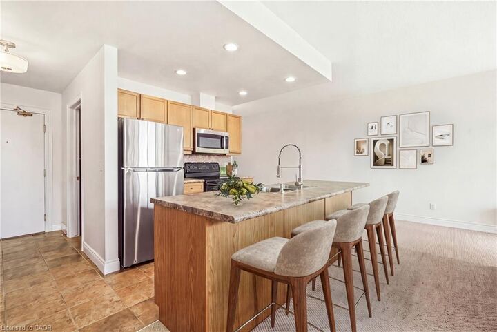 Property Photo:  399 Elizabeth Street 702  ON L7R 0A4 