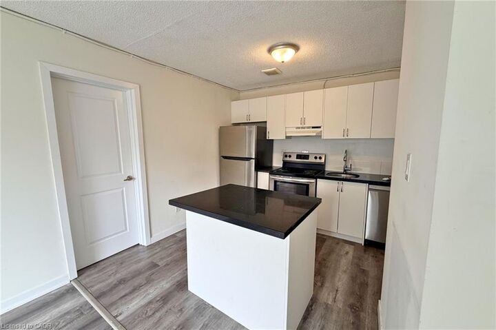 Property Photo:  120 Charles Street 9  ON L8P 3E6 