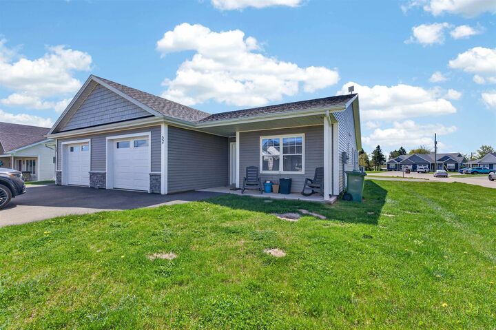 Property Photo:  32 Ellis Avenue  PE C1N 4J3 
