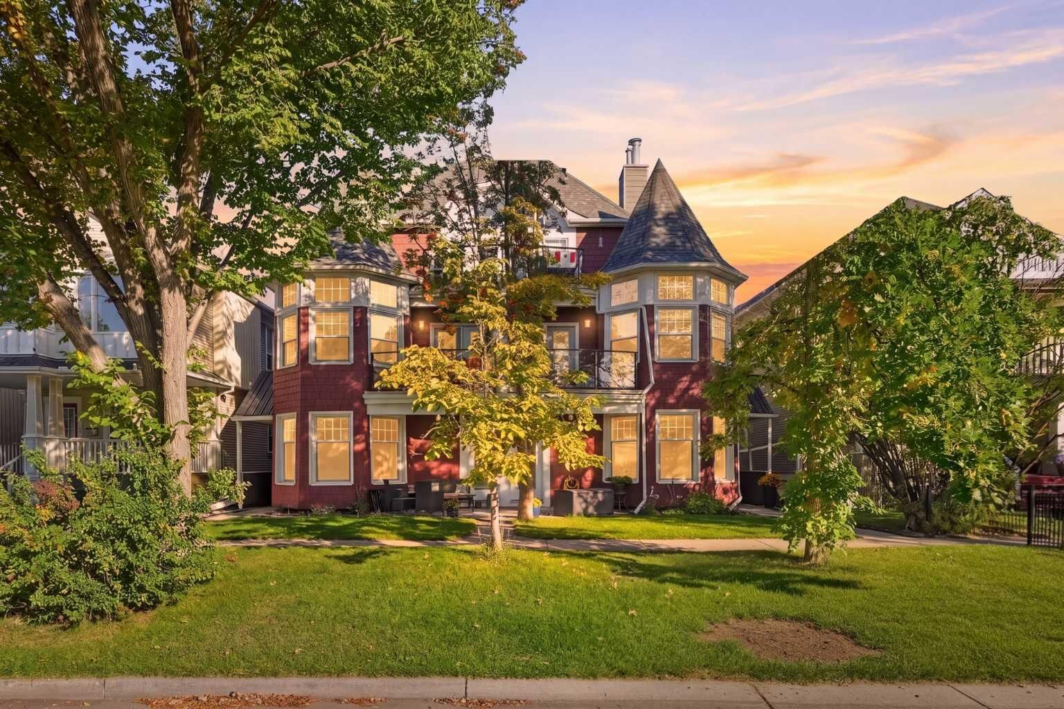 Property Photo:  1450 Memorial Drive NW 1  AB T2N 3E5 