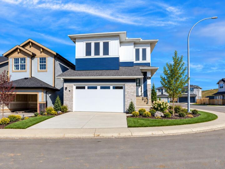 Property Photo:  162 Heritage Court  AB T4C 2N5 