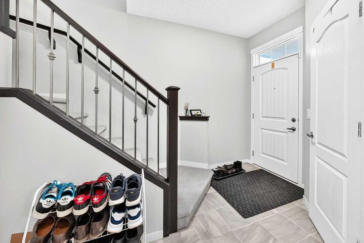 Property Photo:  383 Nolan Hill Drive NW  AB T3R 0S9 
