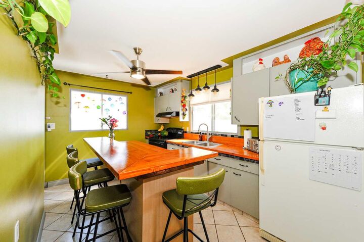 Property Photo:  5420 50 Avenue  AB T4V 0T4 