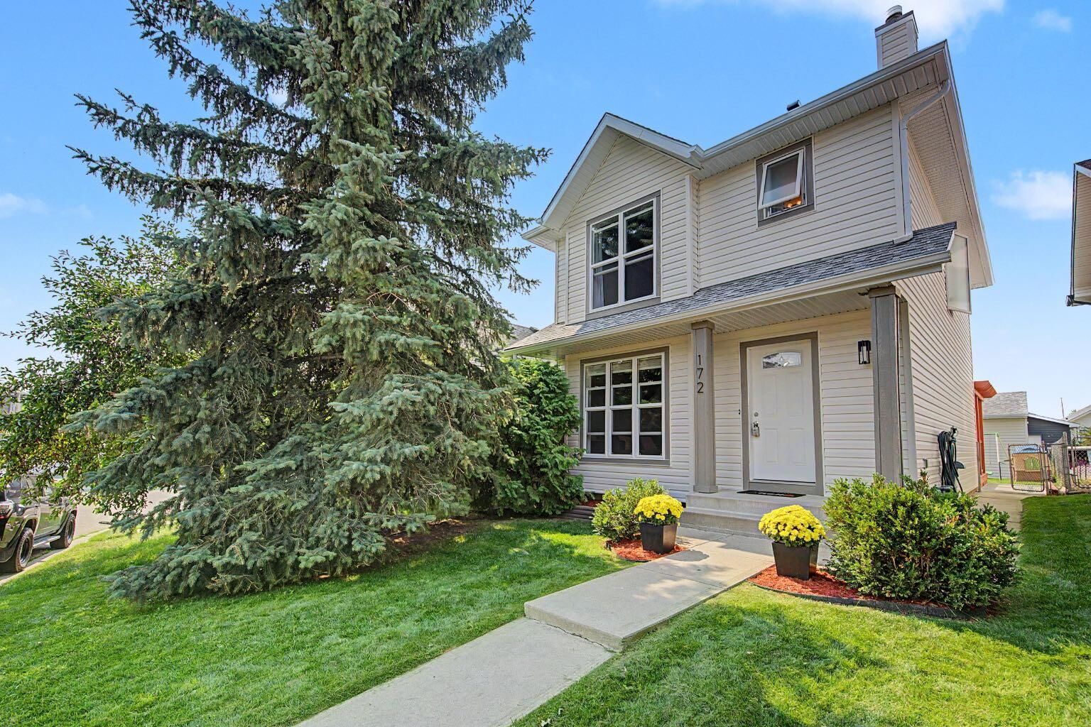 Property Photo:  172 Coverton Circle NE  AB T3K 4R6 