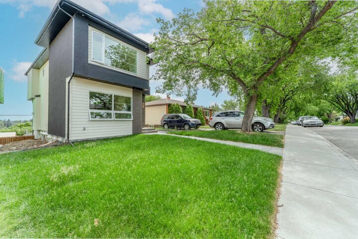 Property Photo:  90 Hartford Road NW  AB T2K 2A5 