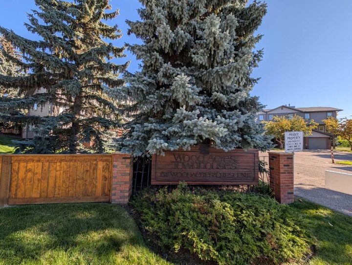 Property Photo: 64 Woodacres Crescent SW 22 AB T2W 4V6