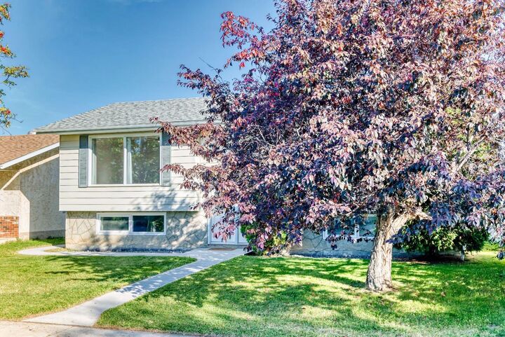 Property Photo:  4223 40 Avenue  AB T7Z 1J7 