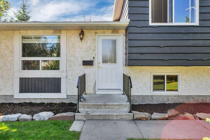 Property Photo:  54 Lakeview Crescent  AB T4S 1J7 