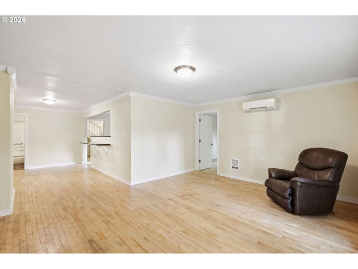 Property Photo:  716 F St  OR 97477 