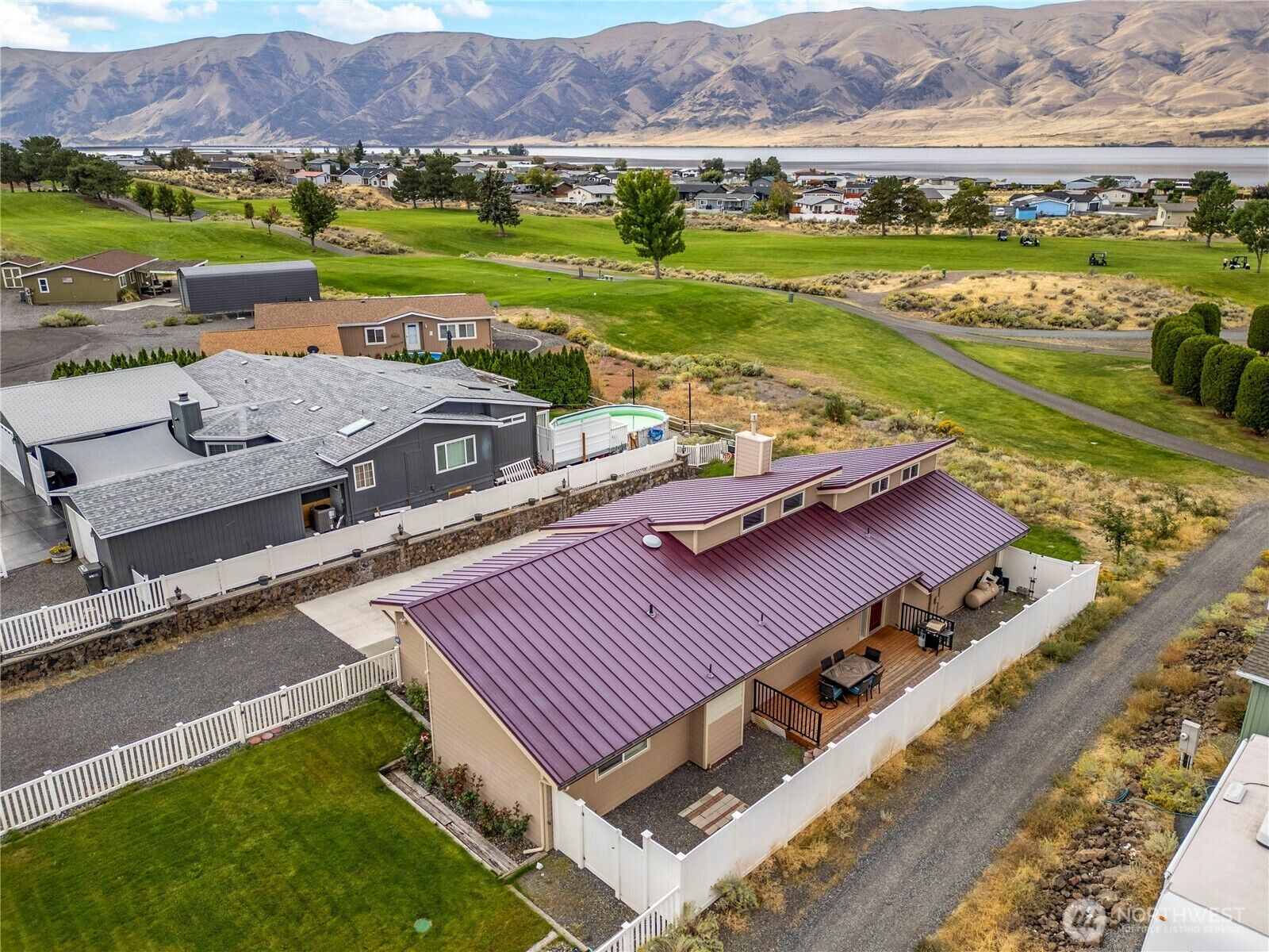 Property Photo: 210 SW Pear Place WA 99349