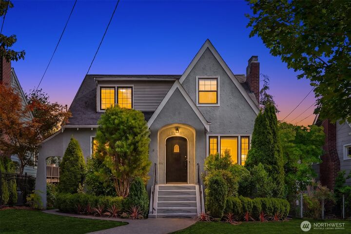 Property Photo: 5208 36th Avenue NE WA 98105