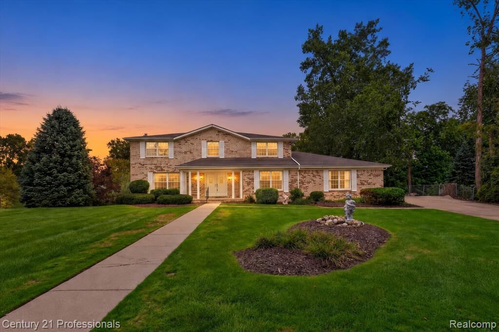 Property Photo:  6075 Quaker Lane  MI 48094 