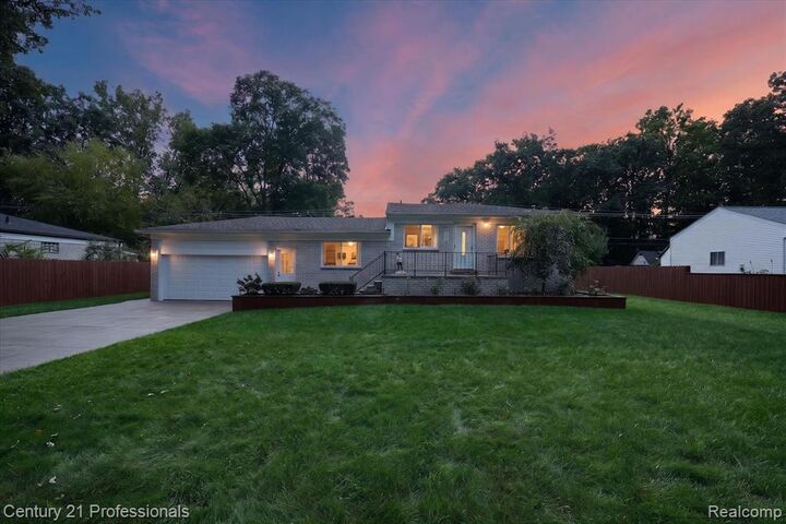 Property Photo:  2494 Frankson Avenue  MI 48307 