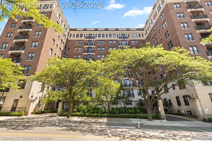 Property Photo: 2900 E Jefferson Avenue D501 MI 48207