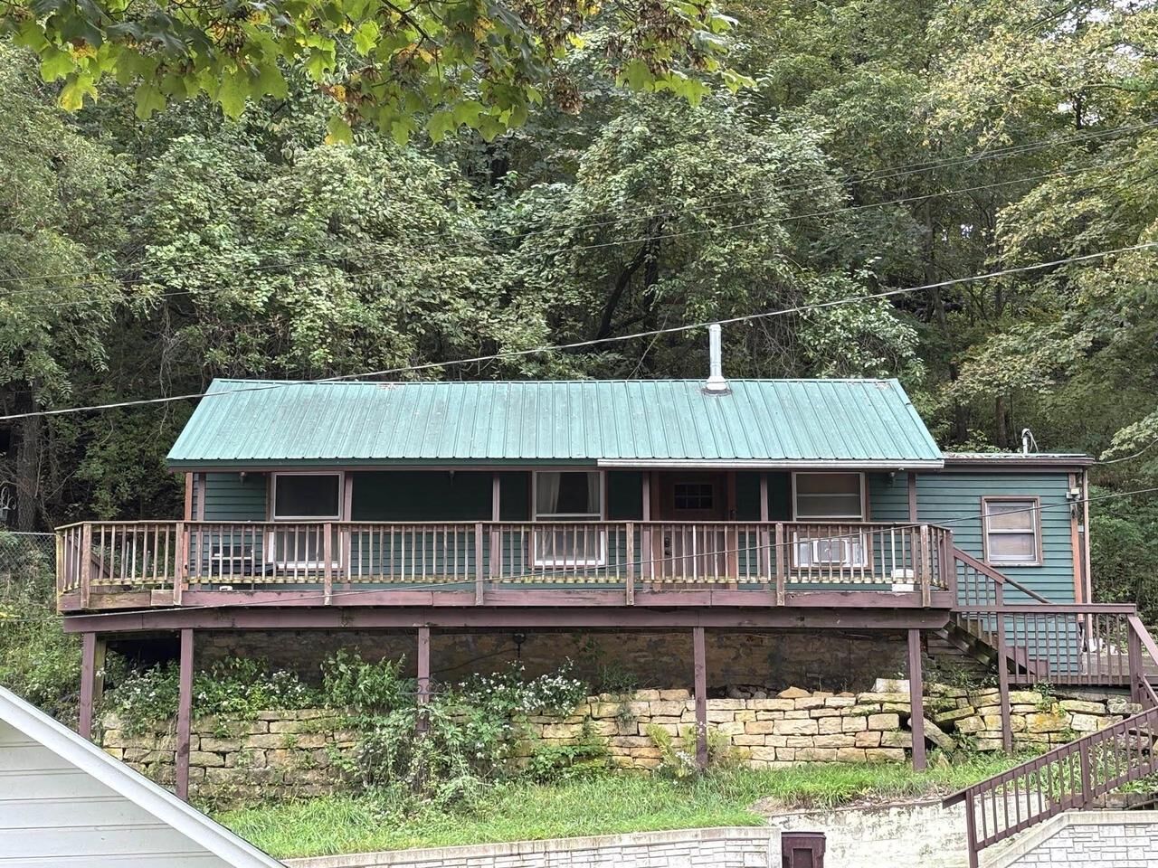 Property Photo:  613 C Street  IA 52157 