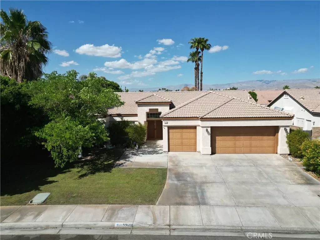 Property Photo: 79120 Canterra CA 92253