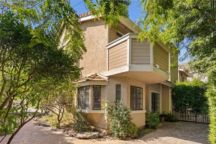 Property Photo:  689 W Sierra Madre  CA 91024 