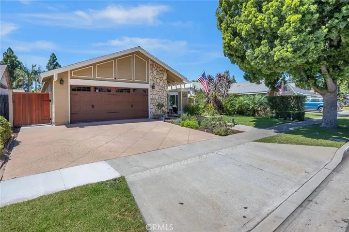Property Photo:  3122 S Center  CA 92704 