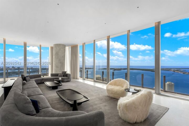 Property Photo: 300 Biscayne Boulevard Way 5801C FL 33131