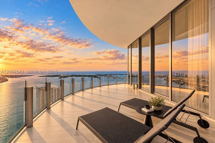 Property Photo: 300 Biscayne Boulevard Way Ph5801c FL 33131