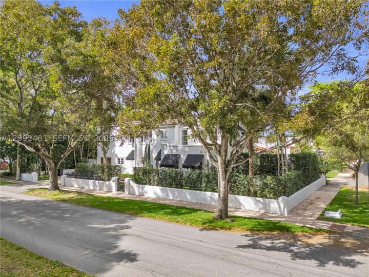 Property Photo:  1222 Cortez St  FL 33134 