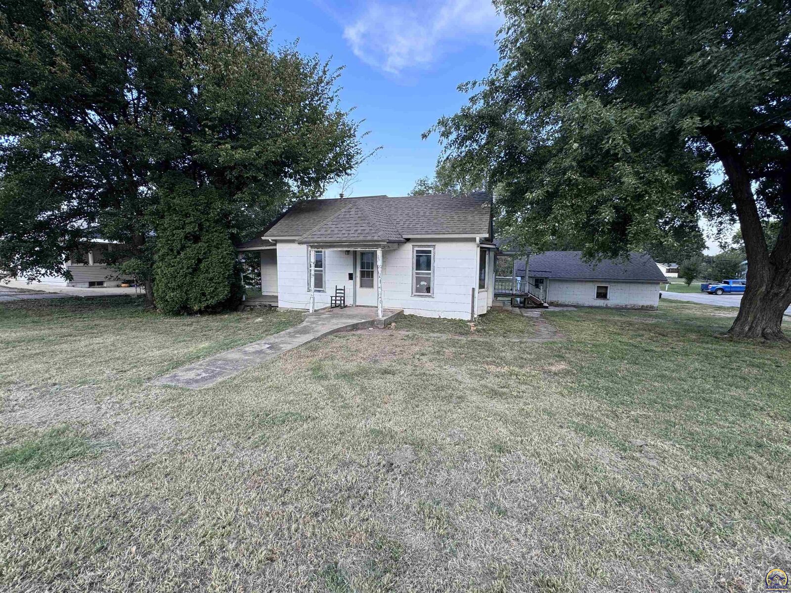 Property Photo: 202 N Osage St KS 66060
