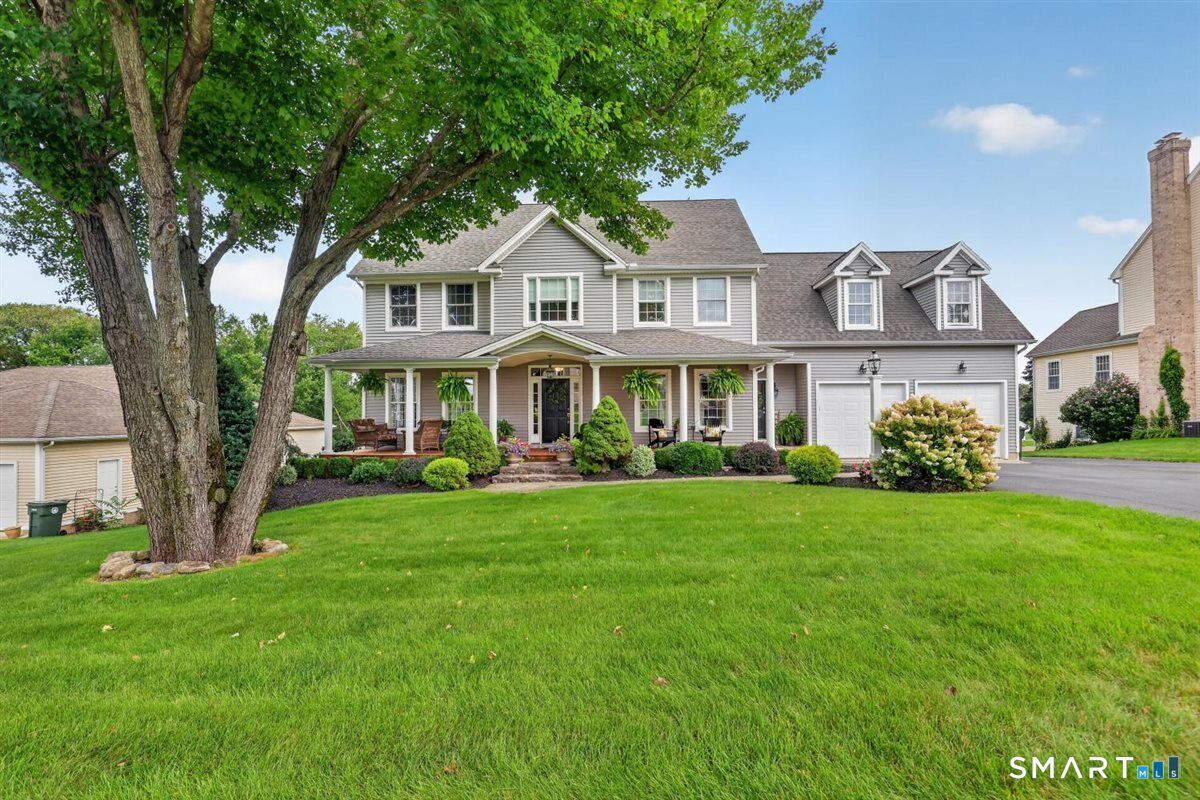 Property Photo:  17 Knoll Lane  CT 06067 