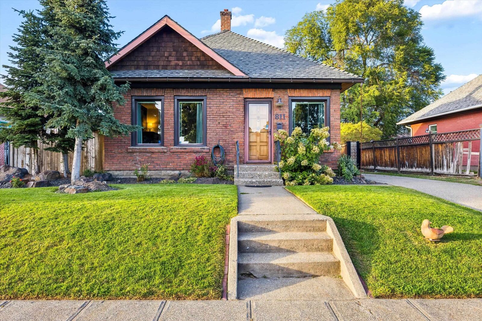 Property Photo:  811 E Glass Ave  WA 99207 