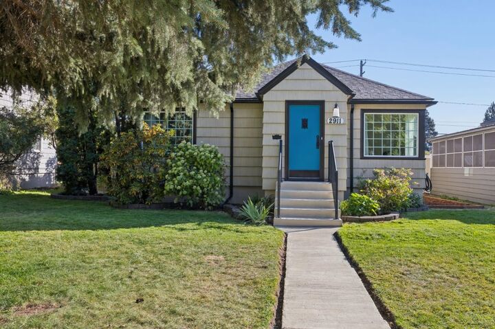 Property Photo: 2911 W Cleveland Ave WA 99205