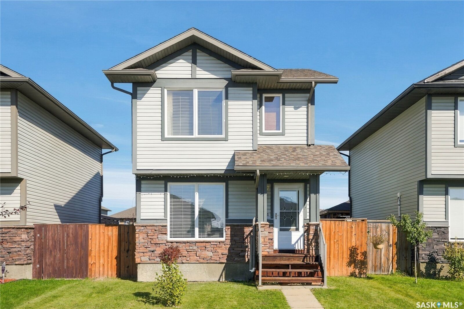 Property Photo:  927 Glenview Cove  SK S0K 0A2 