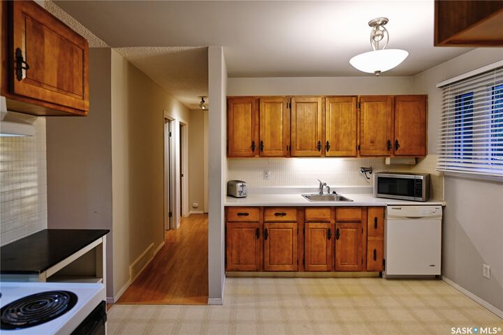 Property Photo:  321 Winnipeg Avenue N  SK S7L 3P3 