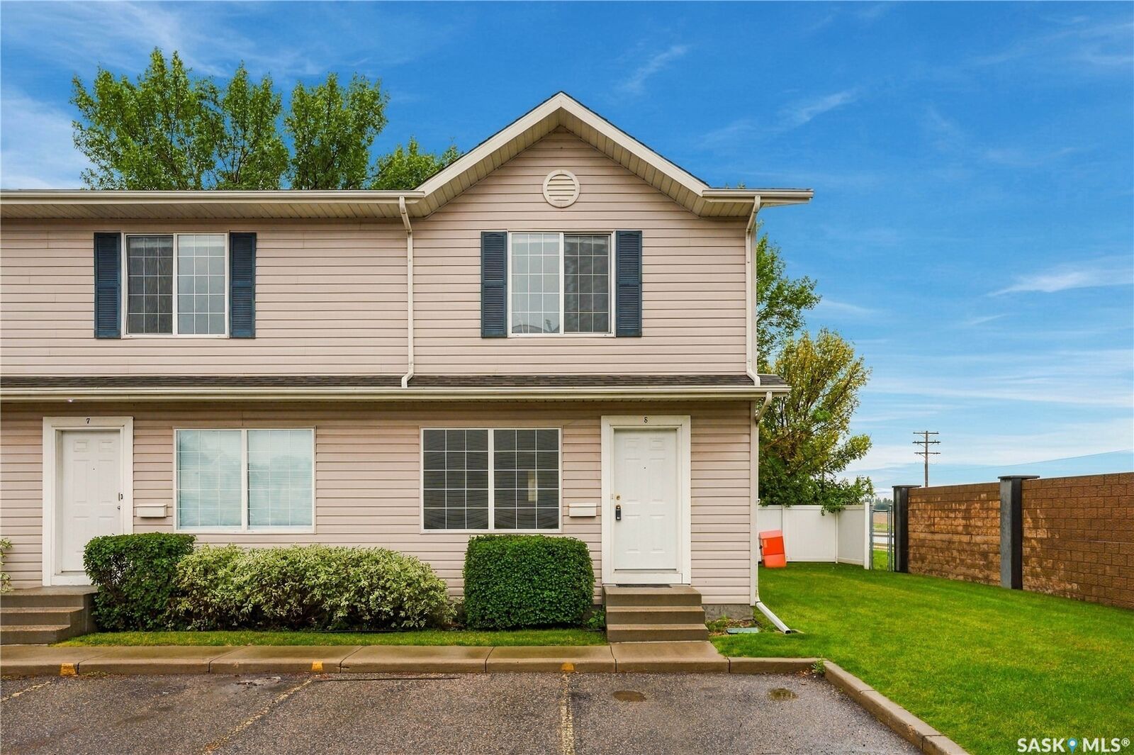 Property Photo:  809 Kristjanson Road 8  SK S7S 1M8 