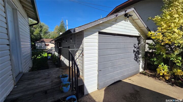 Property Photo: 903 103rd Avenue SK S0E 1T0