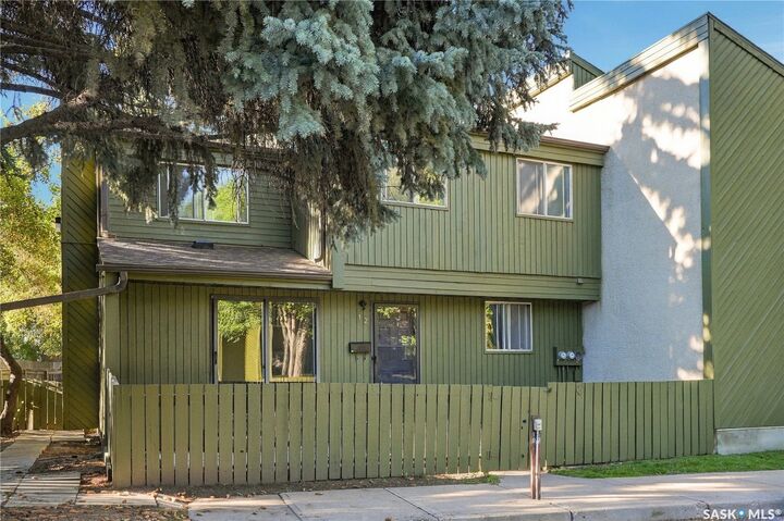Property Photo: 215 Primrose Drive 12 SK S7K 5E4