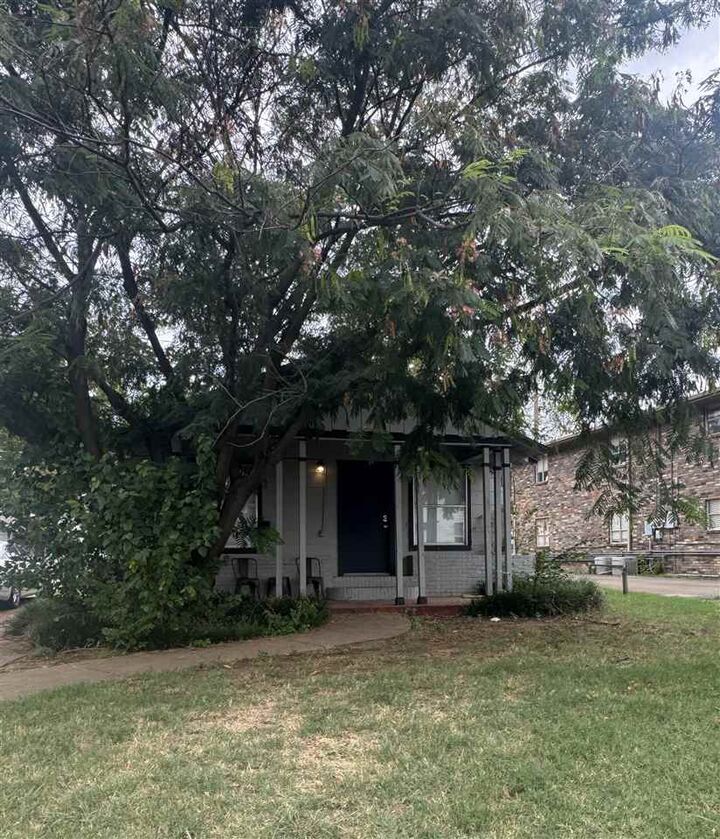 Property Photo: 218,220,224 N Husband OK 74074