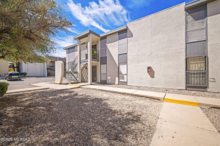 Property Photo:  1620 N Wilmot Road J 208  AZ 85712 