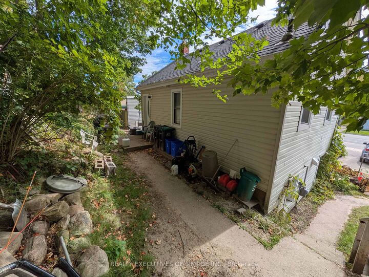 Property Photo:  200 Blake Street  ON L4M 1K3 