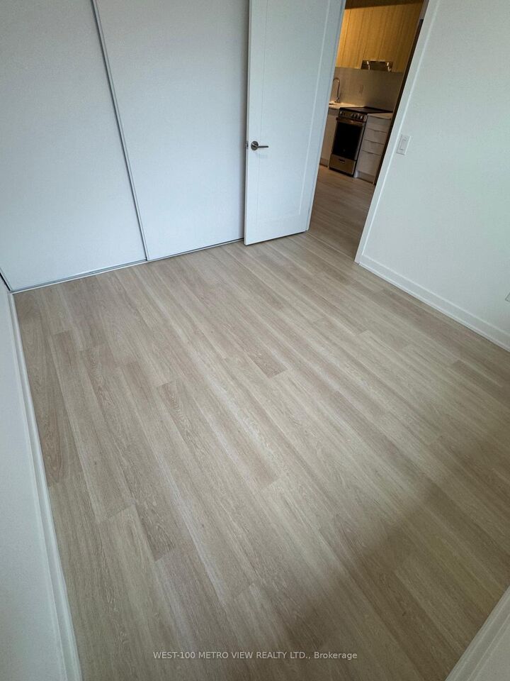 Property Photo:  5105 Hurontario Street 601  ON L4Z 3X7 