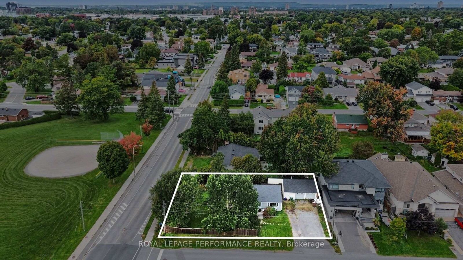 Property Photo:  119 Fieldrow Street  ON K2G 2Y8 