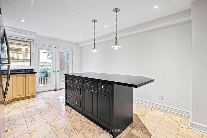 Property Photo: 110 Belmont Street ON M5R 1P8