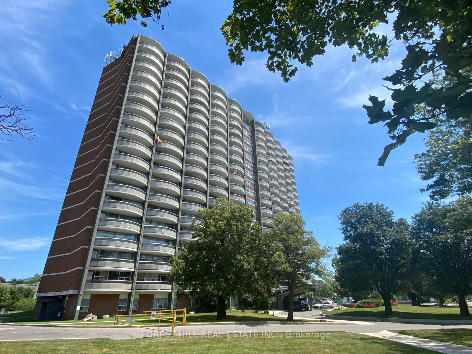 Property Photo:  135 Fenelon Drive 1608  ON M3A 3K8 