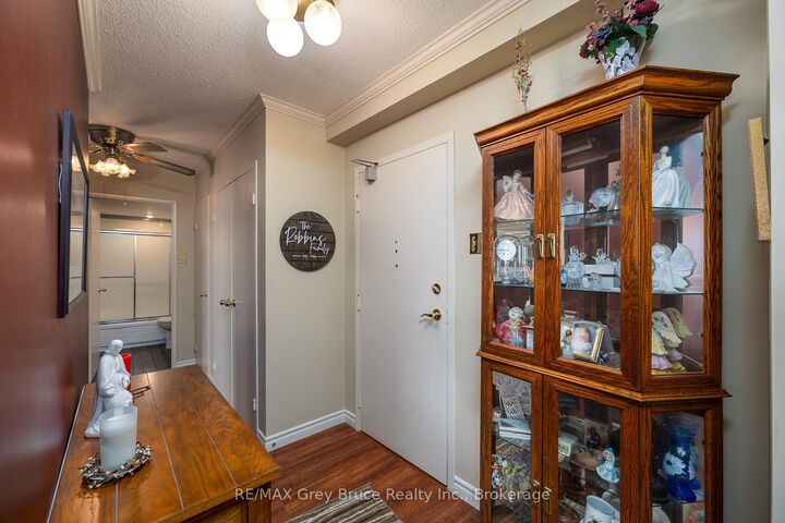 Property Photo: 860 9 Street E 401 ON N4K 1R2