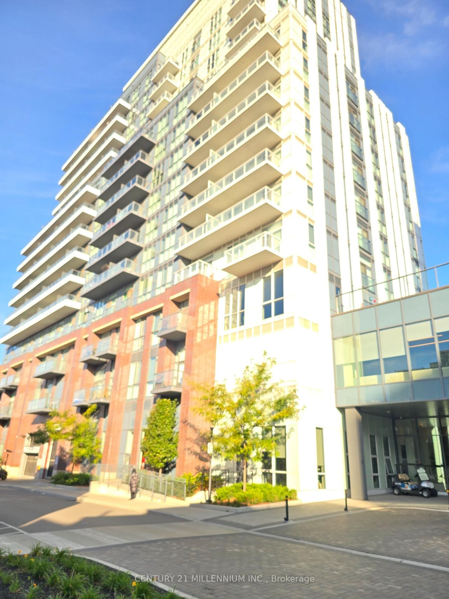 Property Photo:  38 Honeycrisp Crescent 1019  ON L4K 0M8 