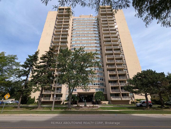 Property Photo:  1359 White Oaks Boulevard 306  ON L6H 2R8 