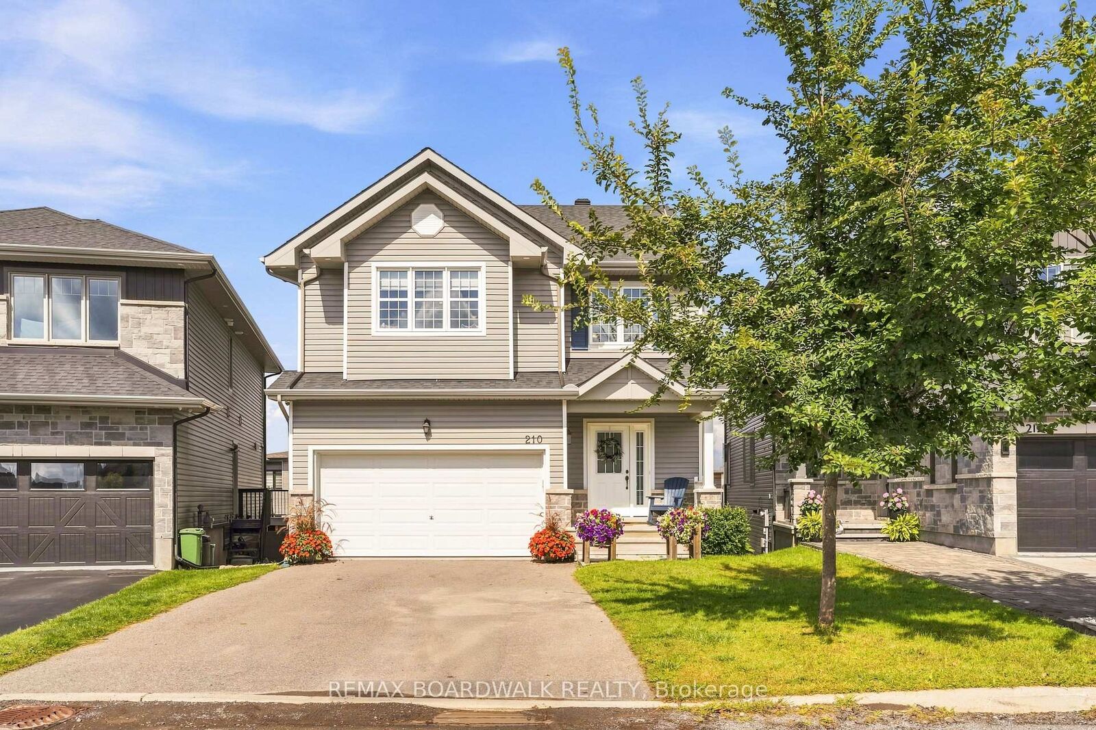 Property Photo: 210 Pingwi Place ON K1X 0G1