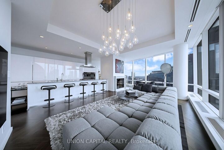 Property Photo: 180 University Avenue 5508 ON M5H 0A2