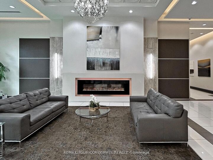Property Photo:  7161 Yonge Street 522  ON L3T 0C8 