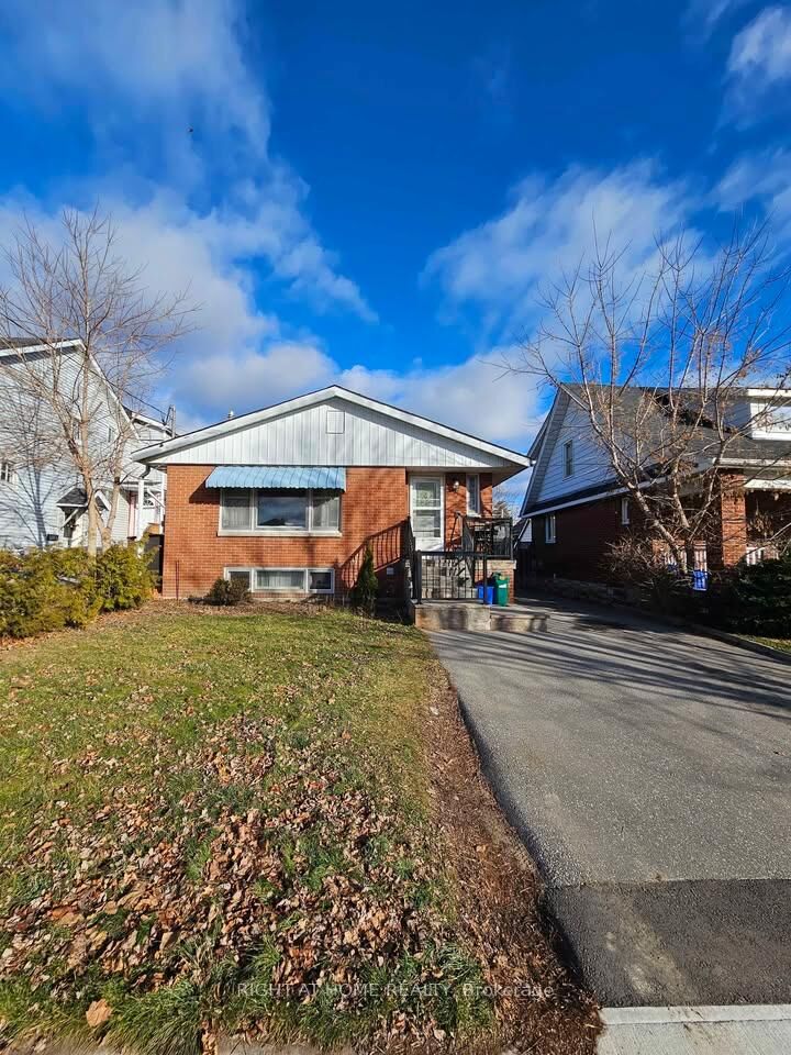 Property Photo:  707 Hortop Street Lower  ON L1G 4N7 