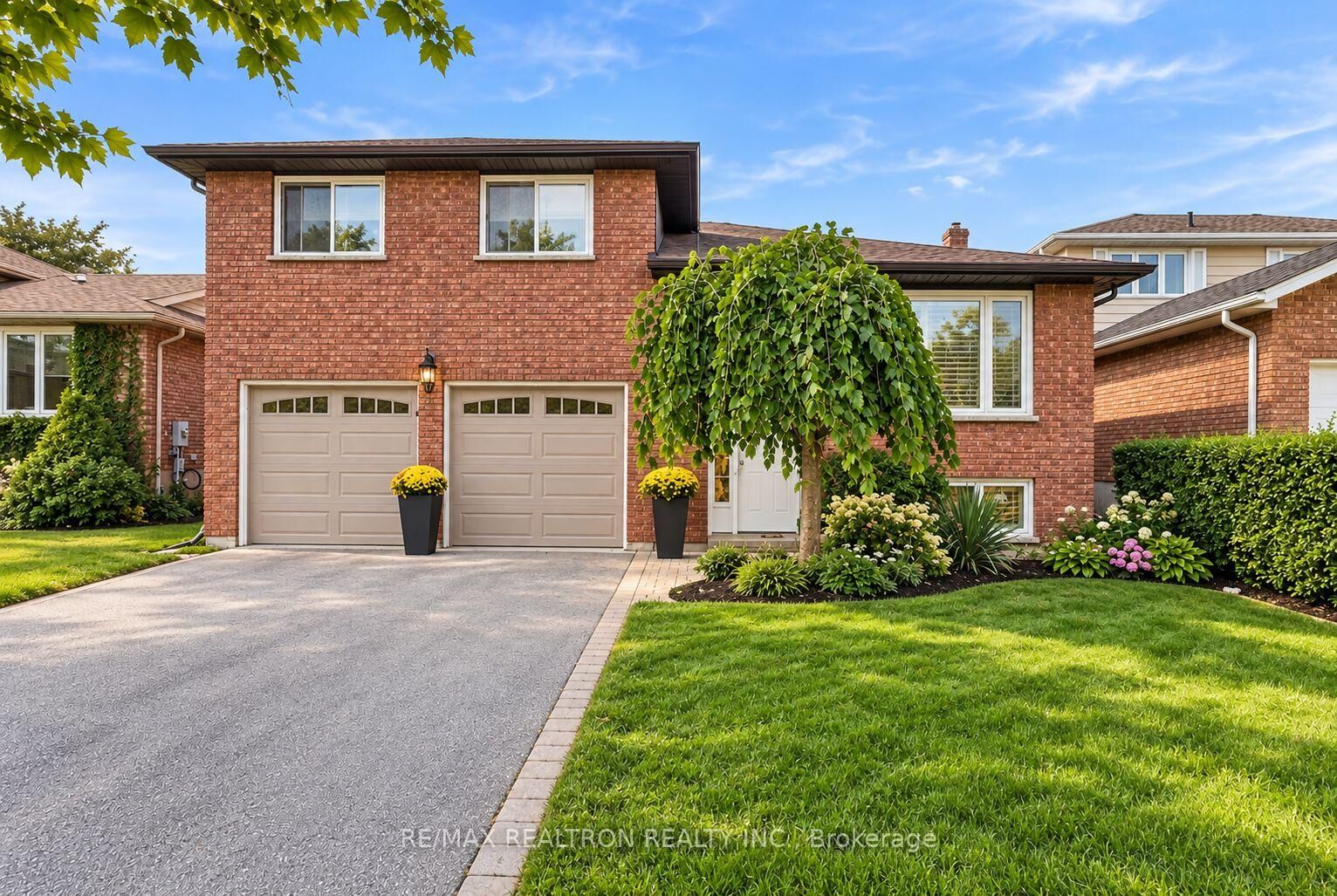 Property Photo:  18 Castille Crescent  ON L4P 3L4 