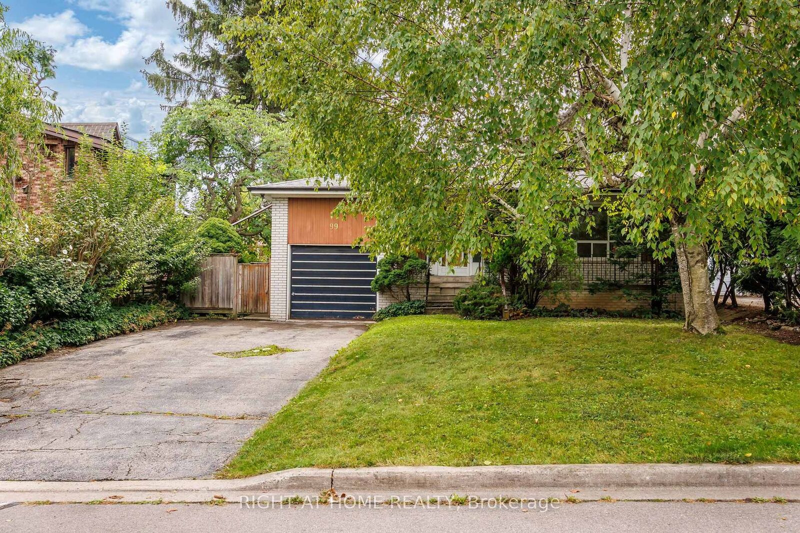 Property Photo:  99 Elmhurst Avenue  ON M2N 1R7 